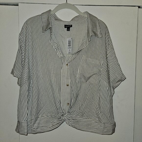 NWT Torrid Striped Crinkle Gauze Twisted Front Shirt (2X) - Picture 4 of 9